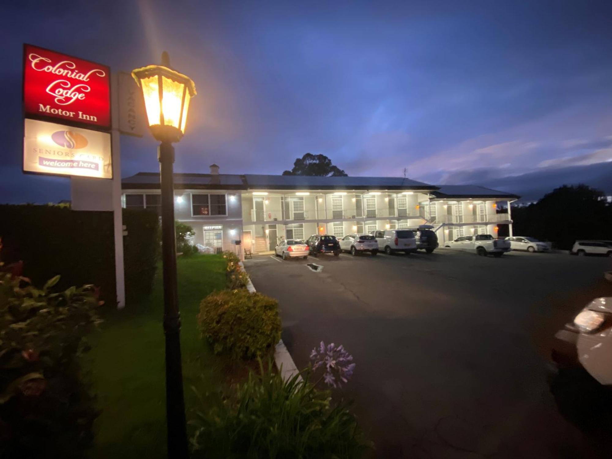 Colonial Lodge Motor Inn Yass Ngoại thất bức ảnh