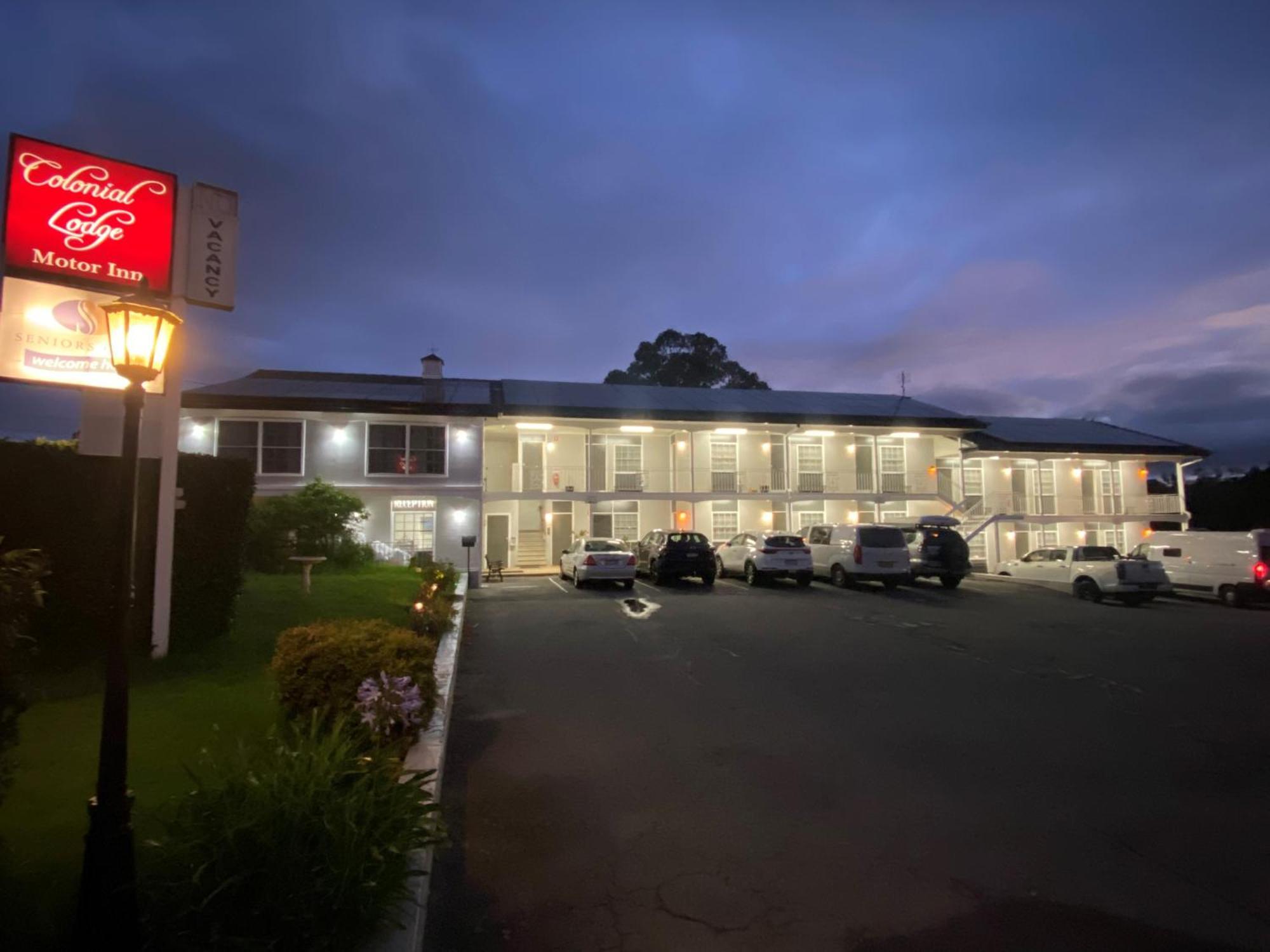Colonial Lodge Motor Inn Yass Ngoại thất bức ảnh