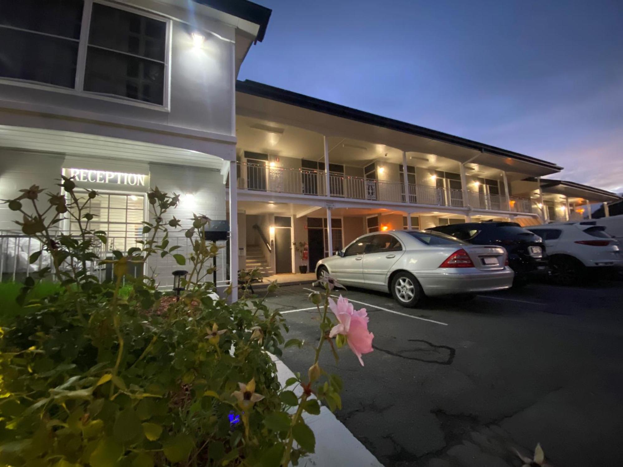 Colonial Lodge Motor Inn Yass Ngoại thất bức ảnh