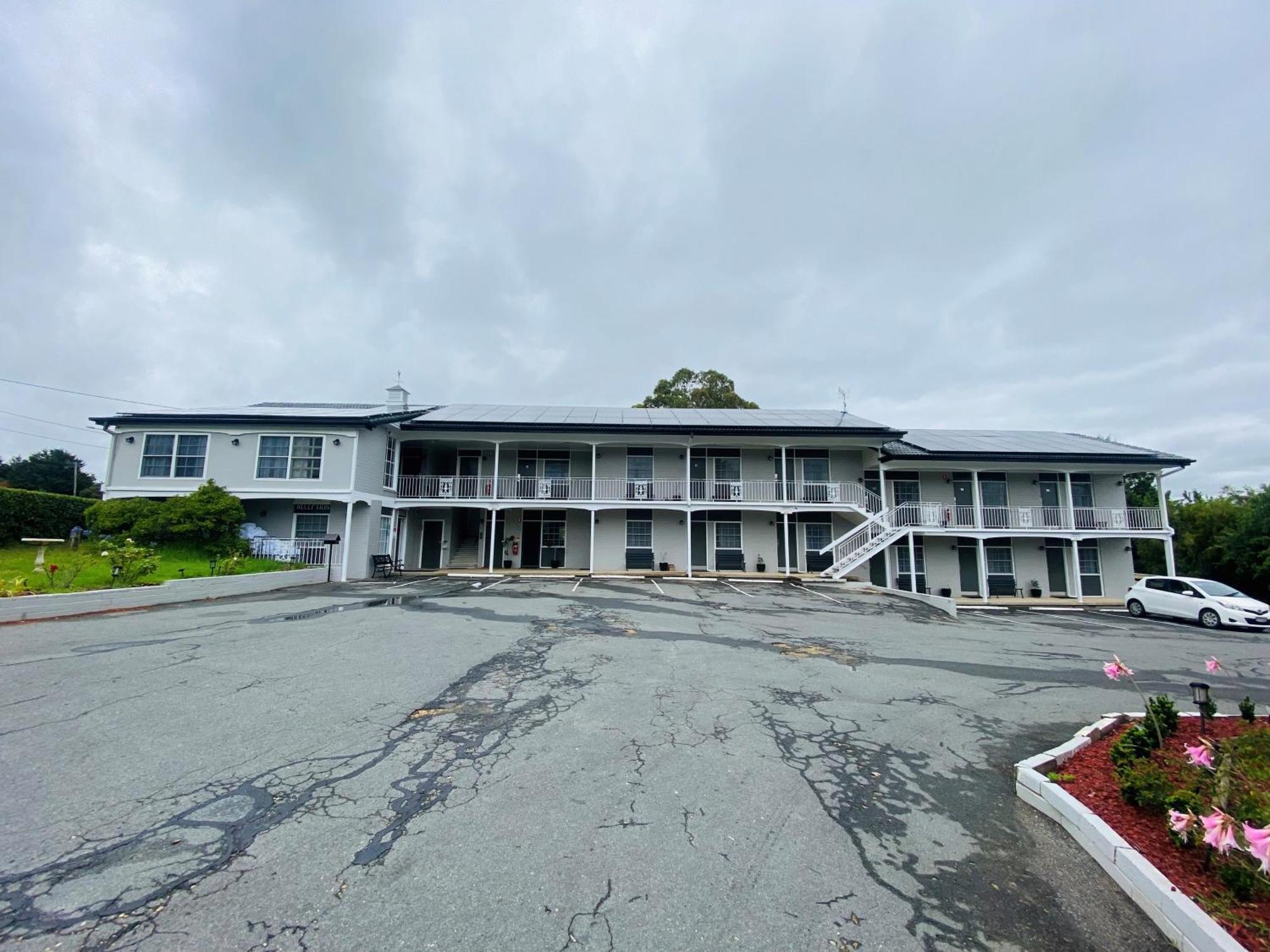 Colonial Lodge Motor Inn Yass Ngoại thất bức ảnh