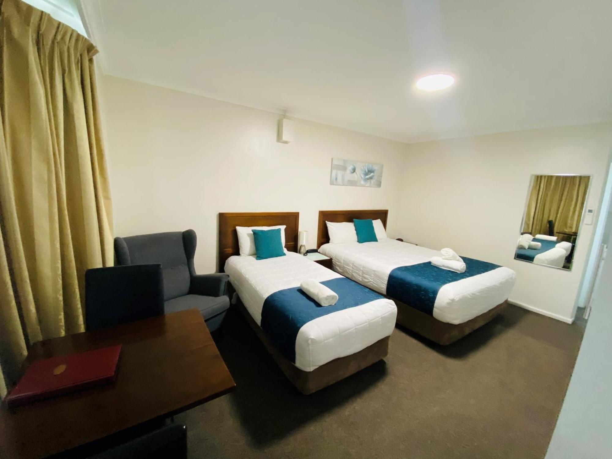 Colonial Lodge Motor Inn Yass Ngoại thất bức ảnh