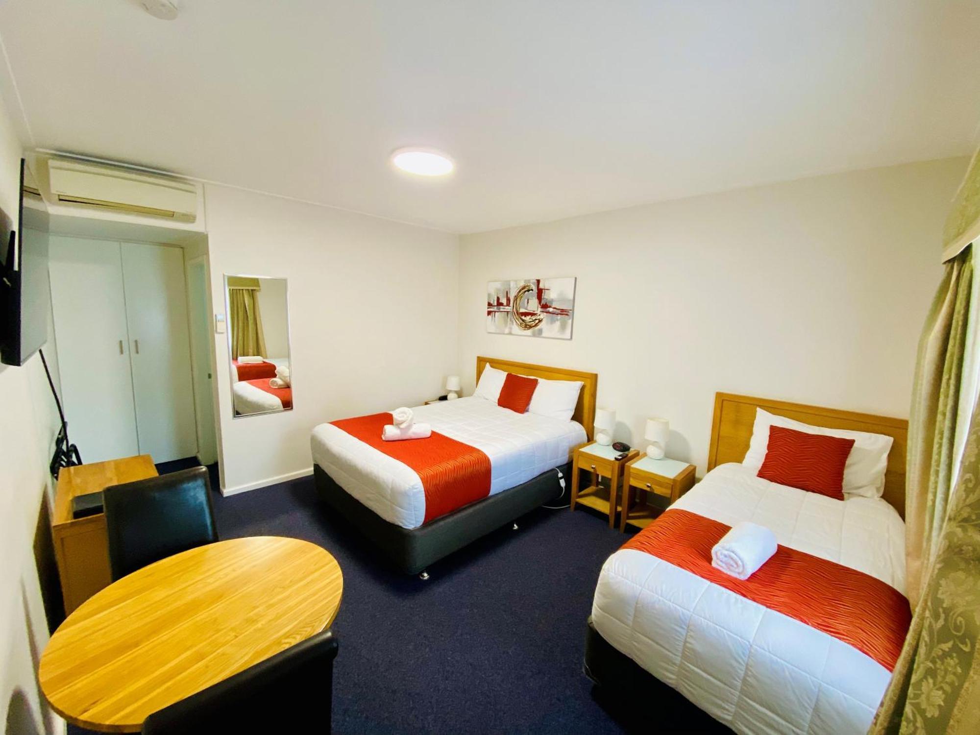 Colonial Lodge Motor Inn Yass Ngoại thất bức ảnh