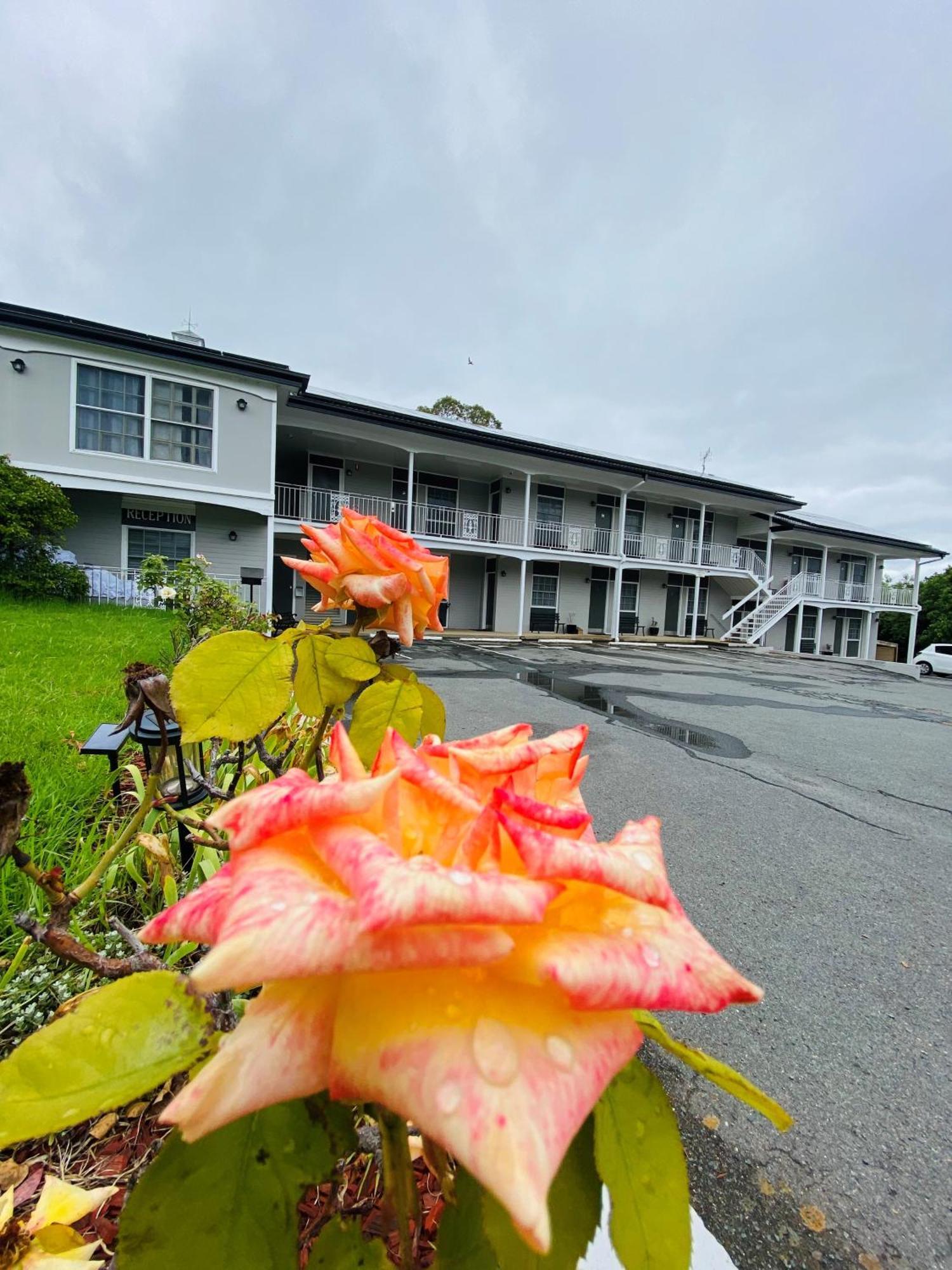 Colonial Lodge Motor Inn Yass Ngoại thất bức ảnh