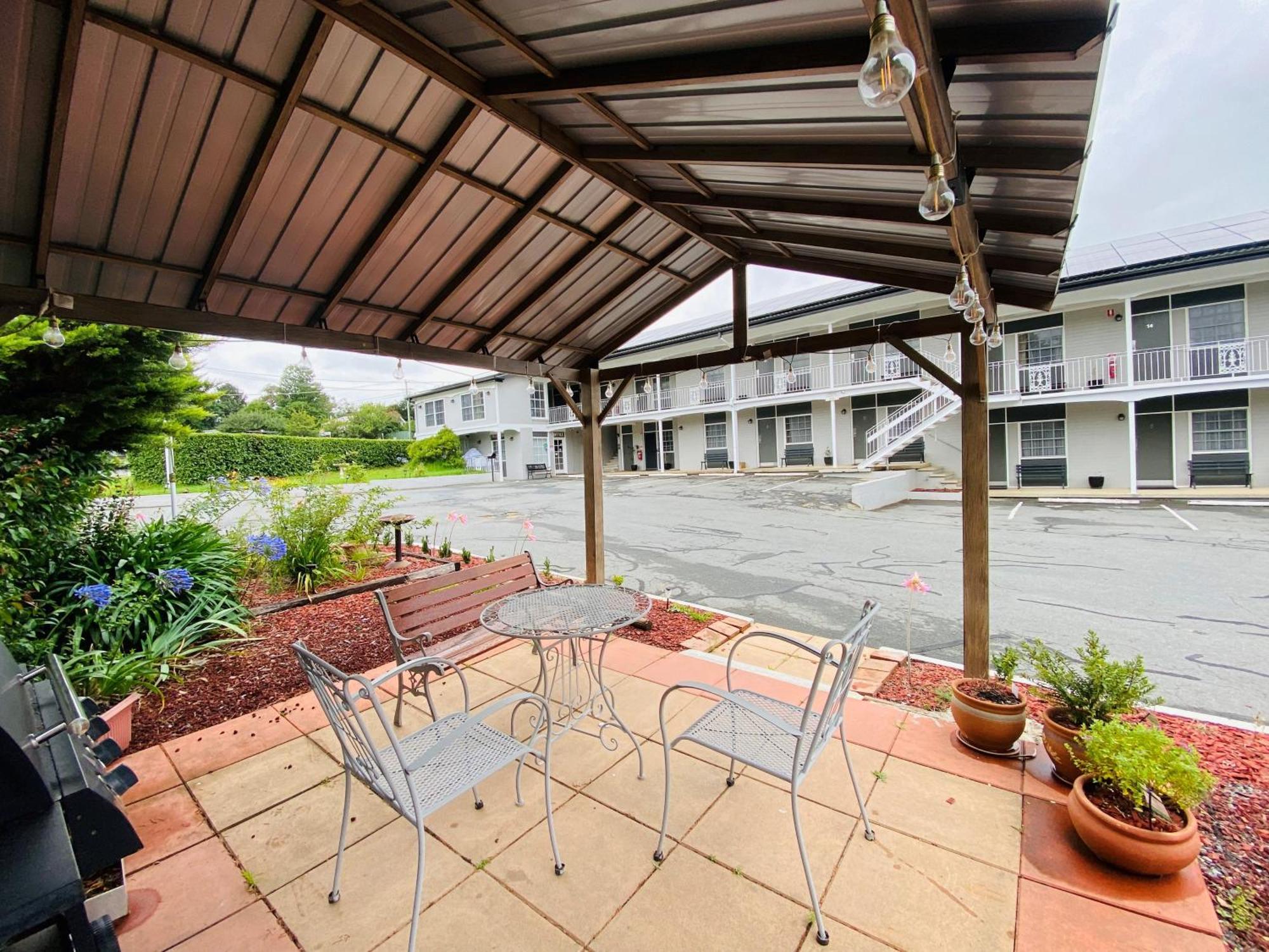 Colonial Lodge Motor Inn Yass Ngoại thất bức ảnh