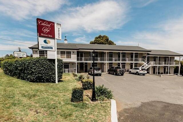 Colonial Lodge Motor Inn Yass Ngoại thất bức ảnh