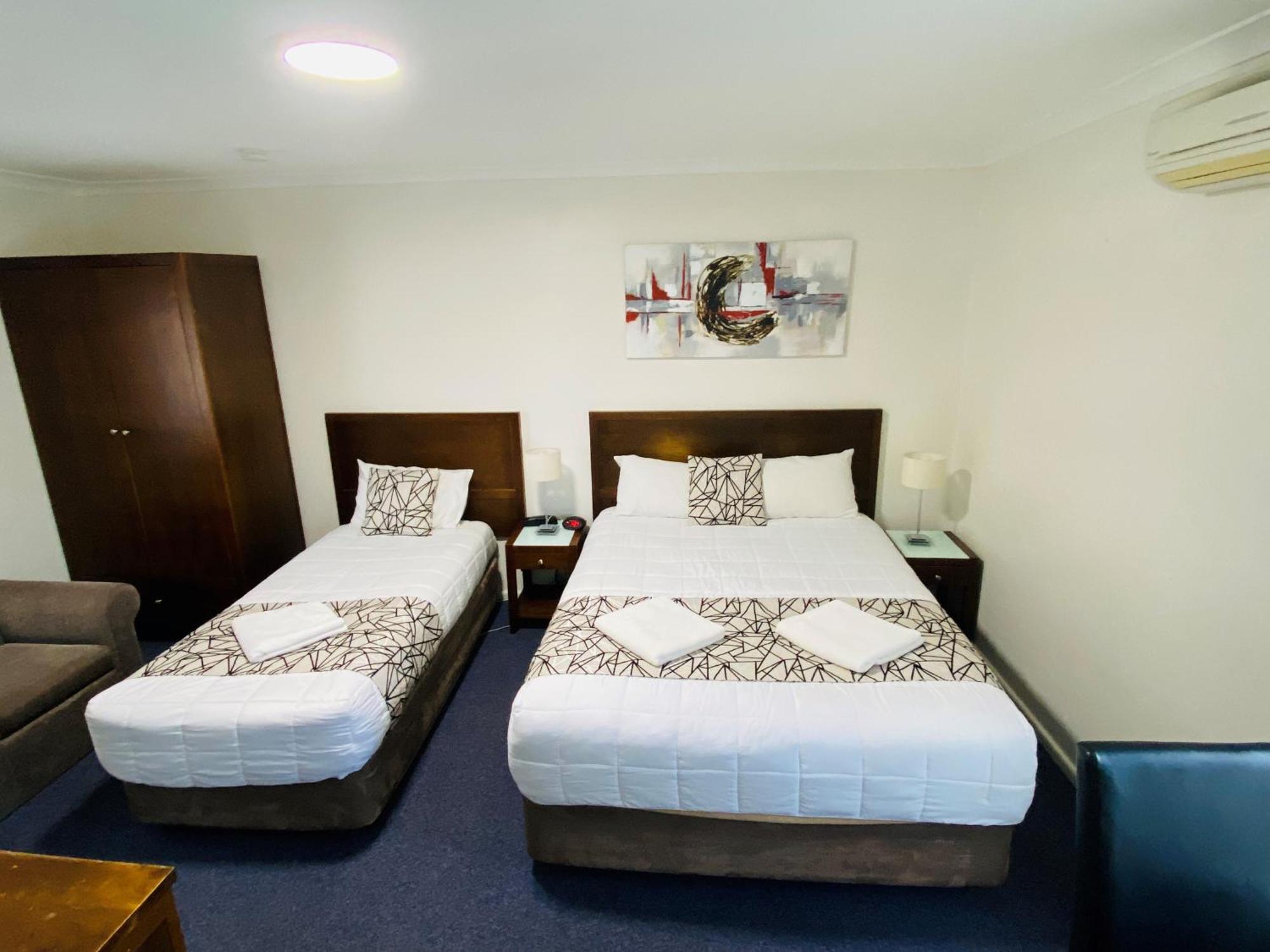 Colonial Lodge Motor Inn Yass Ngoại thất bức ảnh
