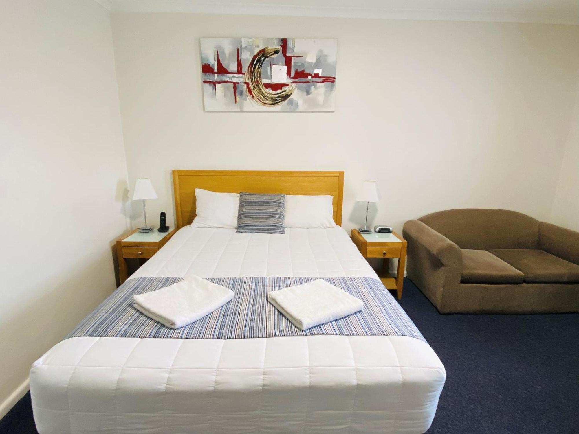 Colonial Lodge Motor Inn Yass Ngoại thất bức ảnh