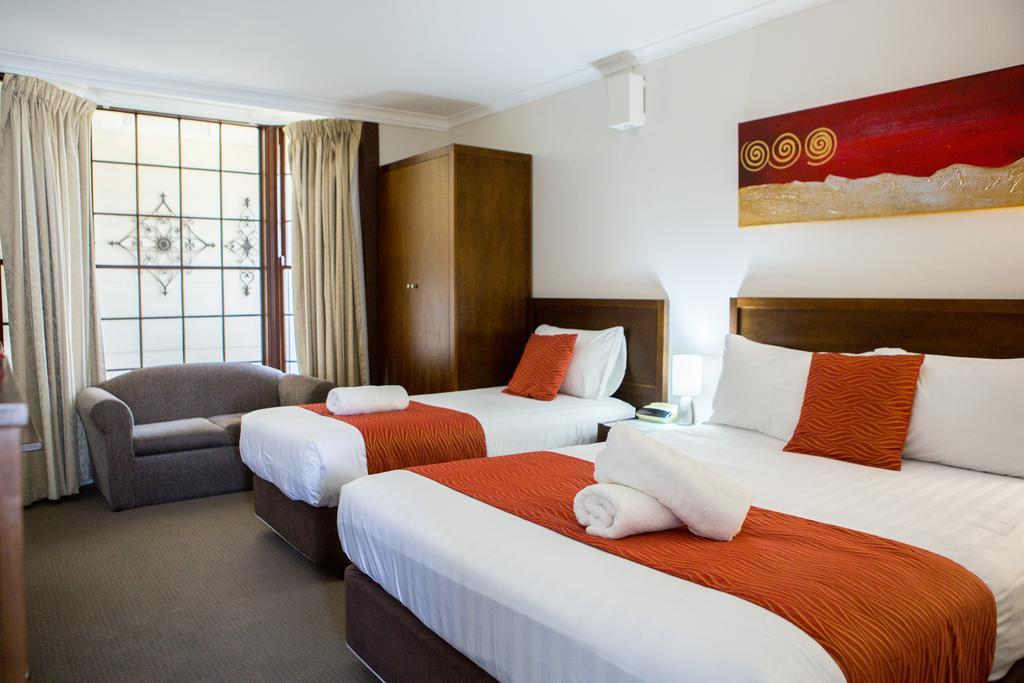 Colonial Lodge Motor Inn Yass Ngoại thất bức ảnh