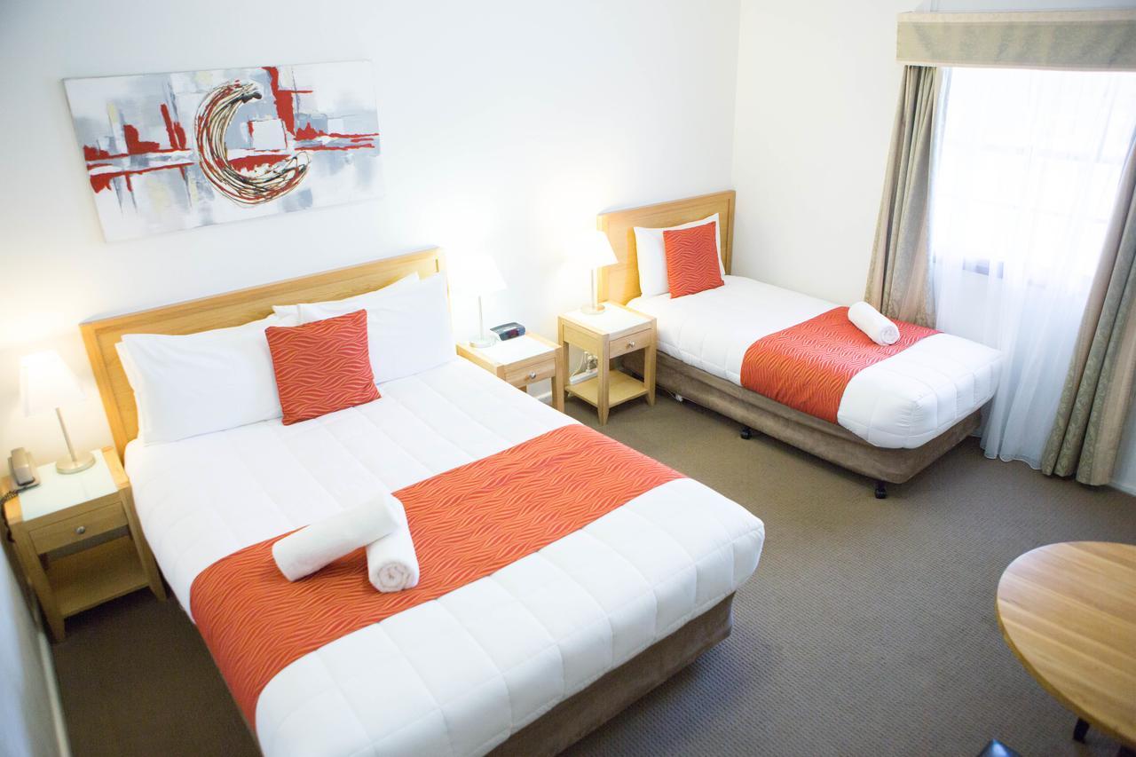 Colonial Lodge Motor Inn Yass Ngoại thất bức ảnh