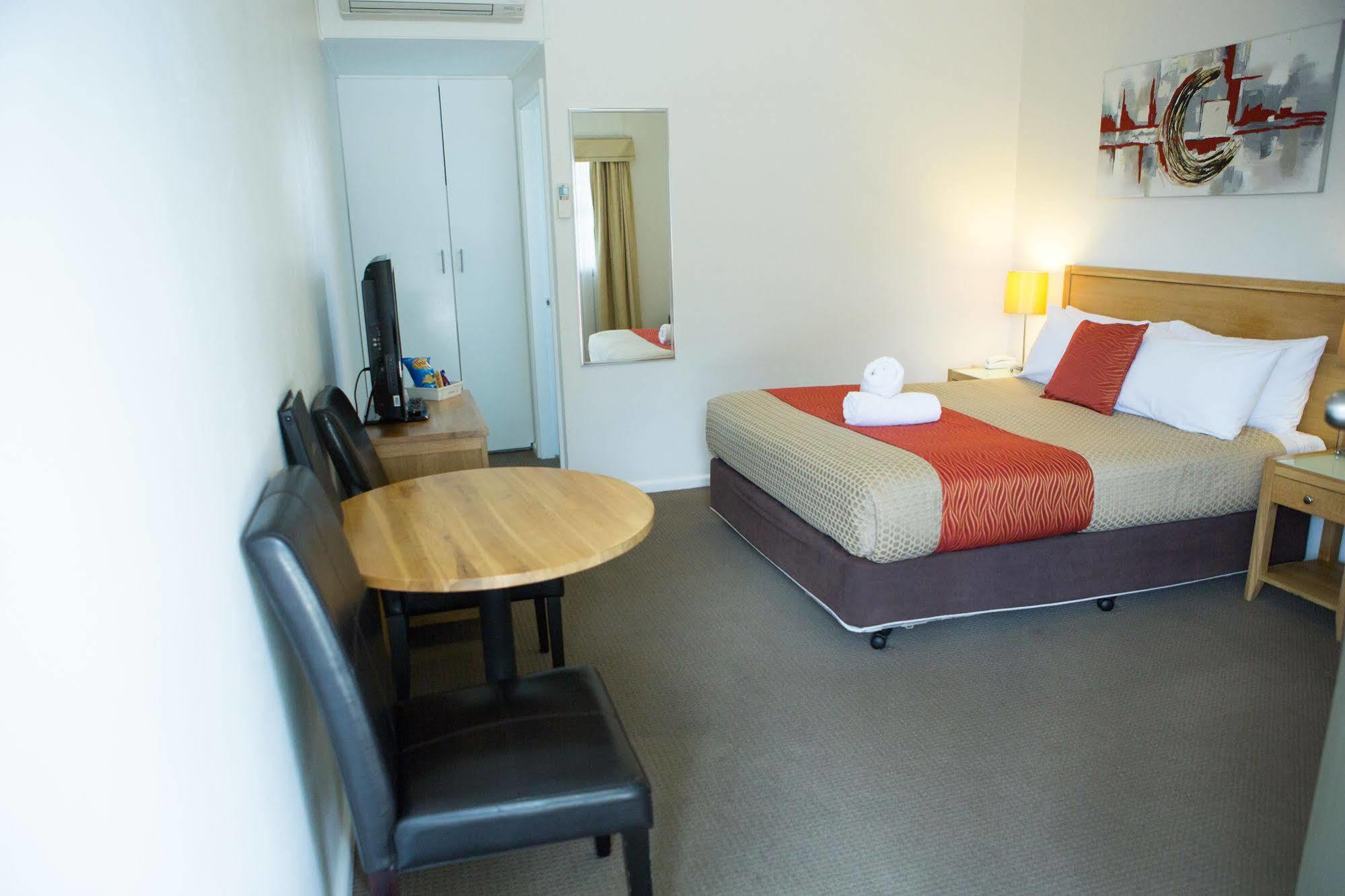 Colonial Lodge Motor Inn Yass Ngoại thất bức ảnh