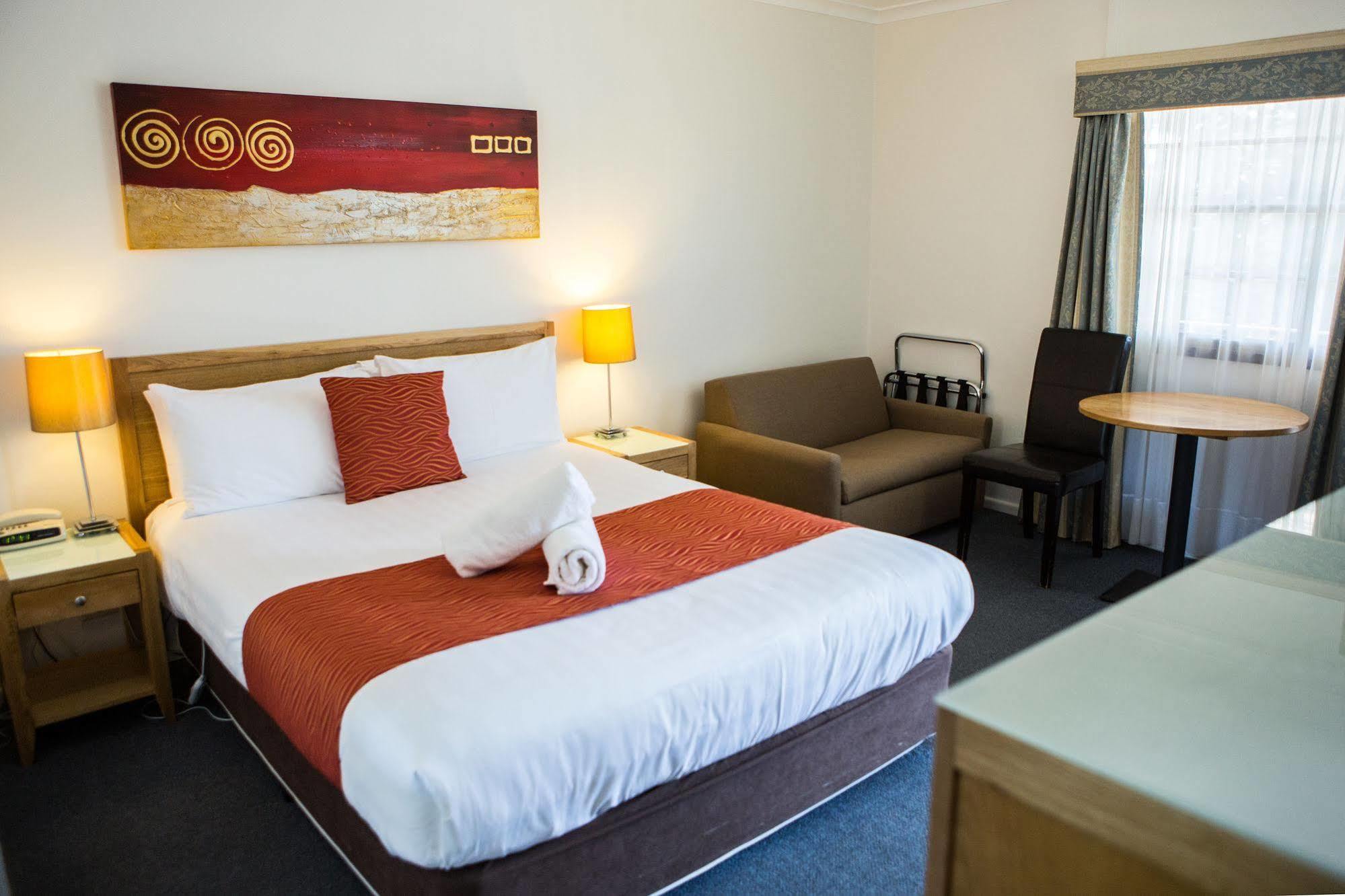 Colonial Lodge Motor Inn Yass Ngoại thất bức ảnh
